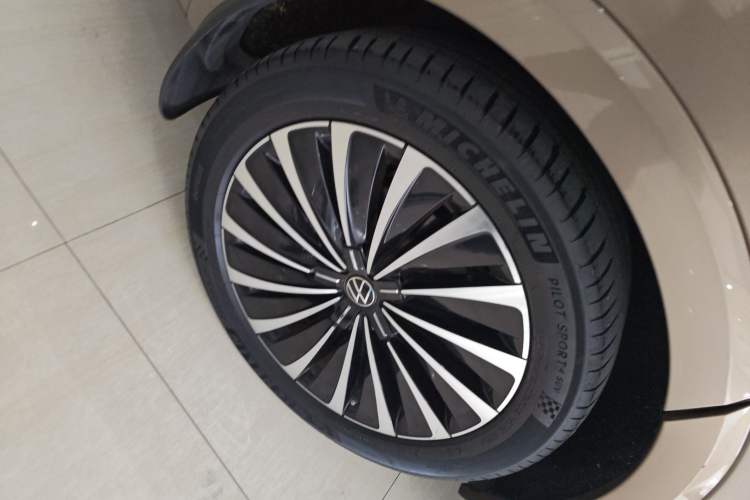 Used Volkswagen Viloran 2020 380TSI Prestige Edition Right Rear Wheel Hub