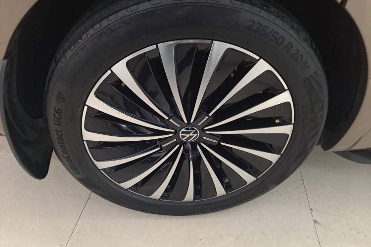 Used Volkswagen Viloran 2020 380TSI Prestige Edition Right Rear Wheel Hub