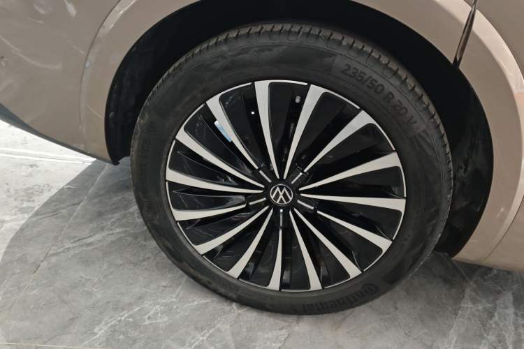 Used Volkswagen Viloran 2020 380TSI Prestige Edition Right Rear Wheel Hub