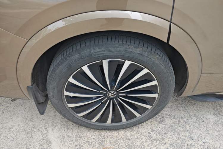 Used Volkswagen Viloran 2020 380TSI Prestige Edition Right Rear Wheel Hub