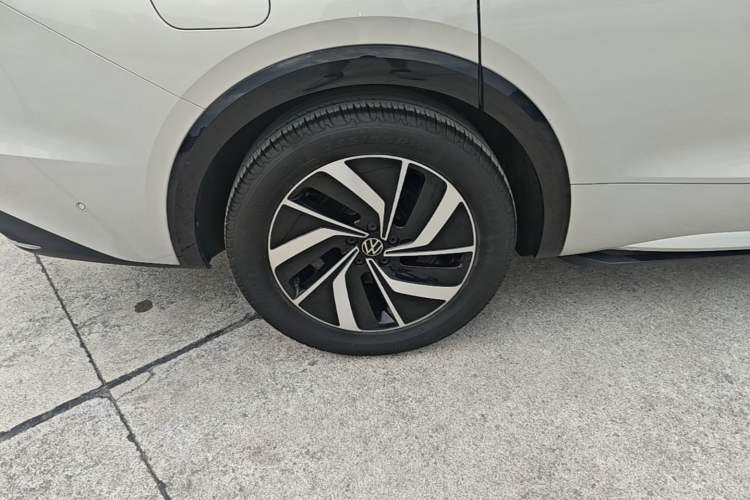 Used Volkswagen Viloran 2020 330TSI Luxury Edition Right Rear Wheel Hub