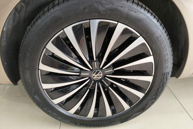 Used Volkswagen Viloran 2020 380TSI Prestige Edition Right Rear Wheel Hub