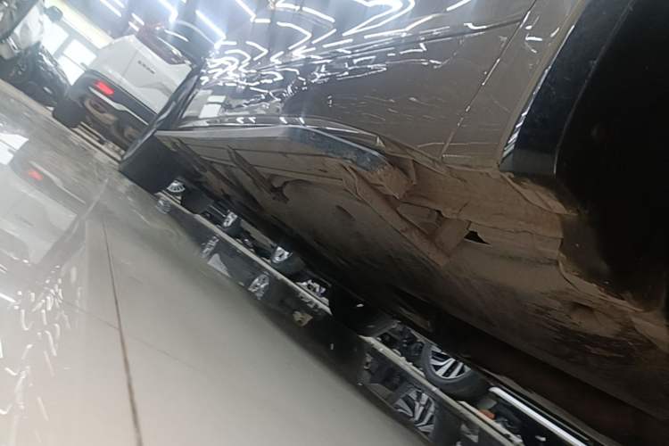 Used Volkswagen Viloran 2020 330TSI Luxury Edition Right Side Sill