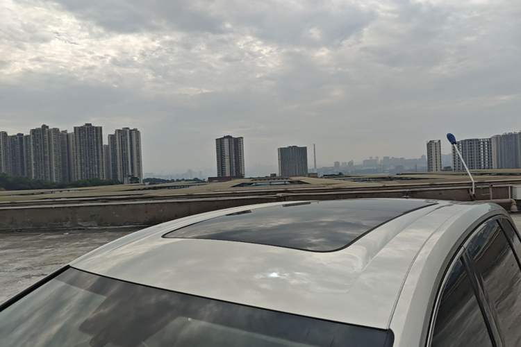 Used Volkswagen Viloran 2020 330TSI Luxury Edition Roof