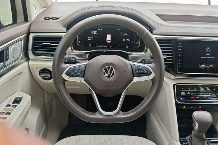 Used Volkswagen Viloran 2020 330TSI Luxury Edition Steering Wheel