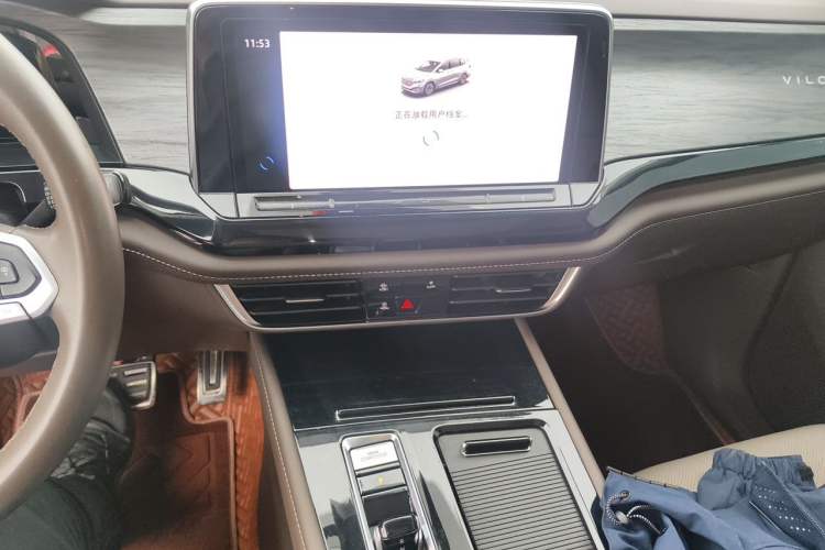 Used Volkswagen Viloran 2022 380TSI Luxury Edition Audio And AC Panel