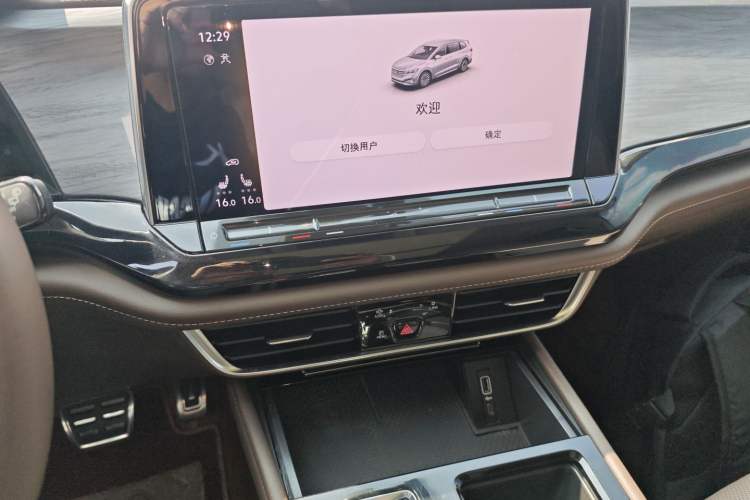 Used Volkswagen Viloran 2022 380TSI Luxury Edition Audio And AC Panel
