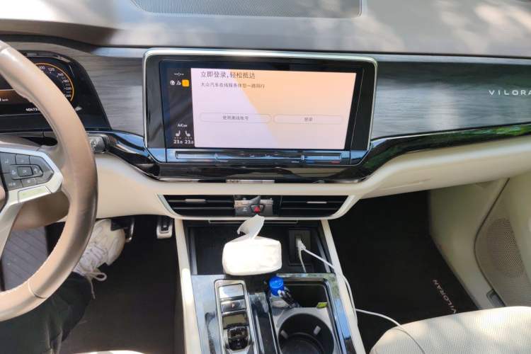 Used Volkswagen Viloran 2022 380TSI Prestige Edition Audio And AC Panel