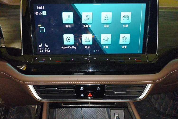 Used Volkswagen Viloran 2022 380TSI Prestige Edition Audio And AC Panel