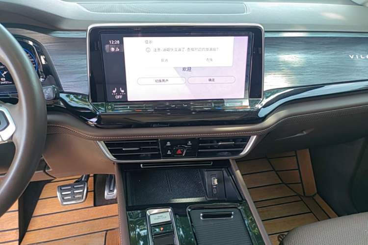 Used Volkswagen Viloran 2022 380TSI Luxury Edition Audio And AC Panel