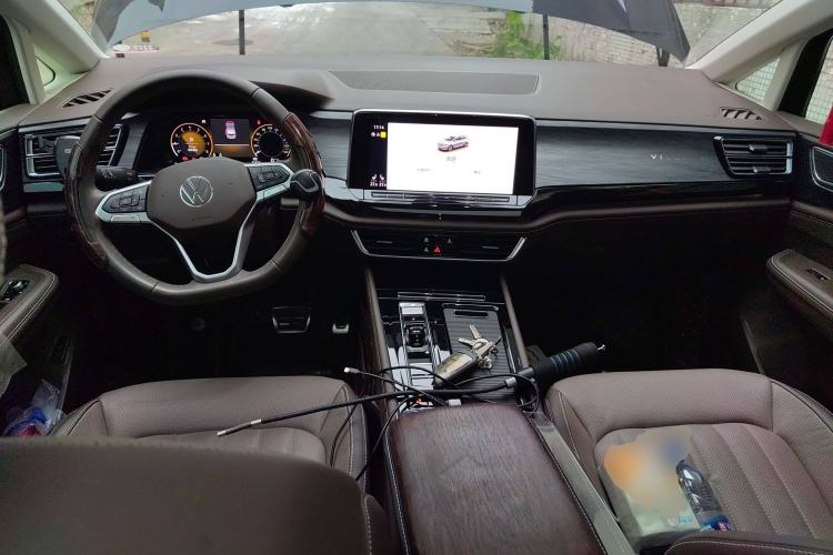 Used Volkswagen Viloran 2022 380TSI Luxury Edition Center Console