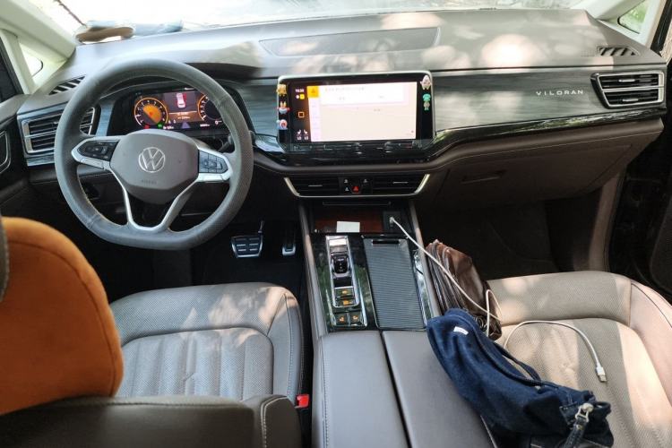 Used Volkswagen Viloran 2022 380TSI Luxury Edition Center Console