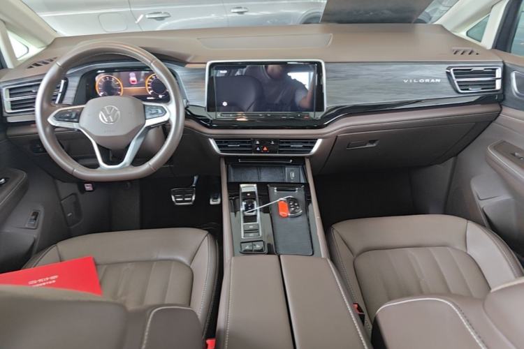 Used Volkswagen Viloran 2022 380TSI Luxury Edition Center Console