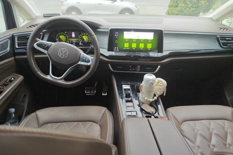 Used Volkswagen Viloran 2022 380TSI Prestige Edition Center Console