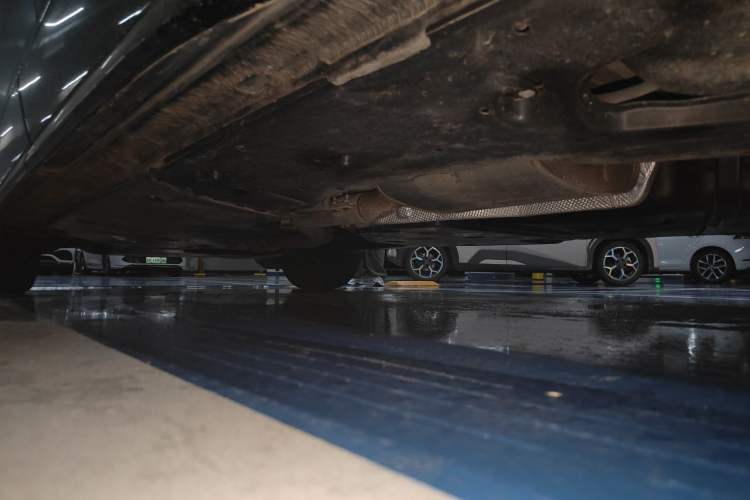 Used Volkswagen Viloran 2022 380TSI Prestige Edition Chassis Rear Left