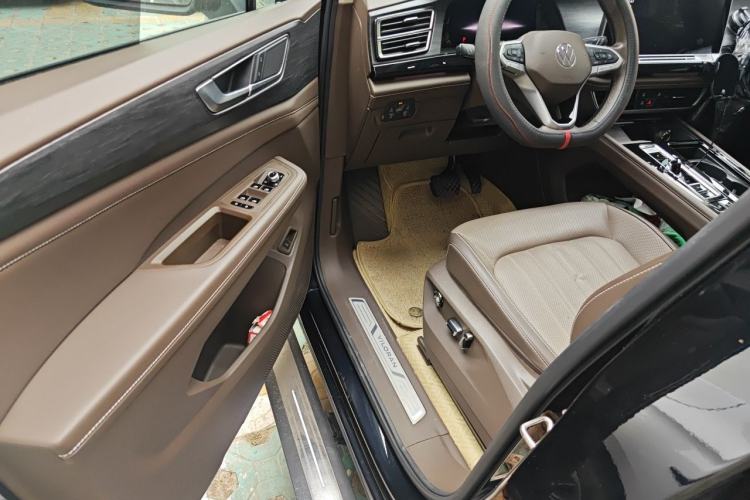 Used Volkswagen Viloran 2022 330TSI Luxury Edition Driver Seat