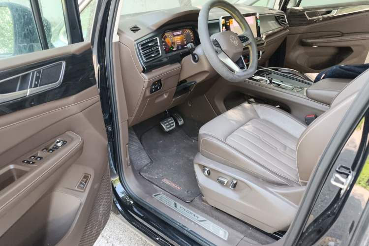 Used Volkswagen Viloran 2022 380TSI Luxury Edition Driver Seat