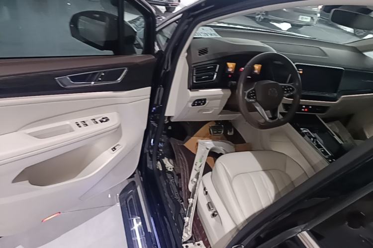 Used Volkswagen Viloran 2022 380TSI Luxury Edition Driver Seat