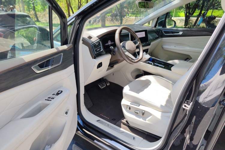 Used Volkswagen Viloran 2022 380TSI Prestige Edition Driver Seat