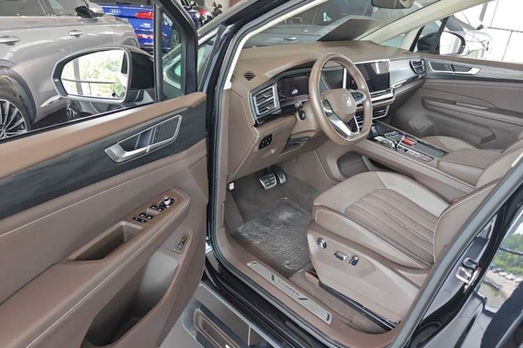 Used Volkswagen Viloran 2022 380TSI Luxury Edition Driver Seat