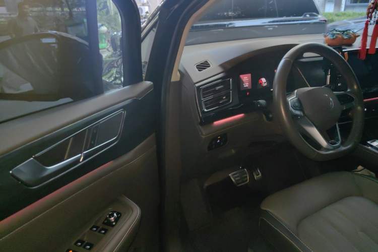 Used Volkswagen Viloran 2022 380TSI Luxury Edition Driver Seat