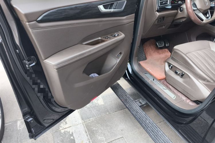 Used Volkswagen Viloran 2022 380TSI Luxury Edition Driver Seat