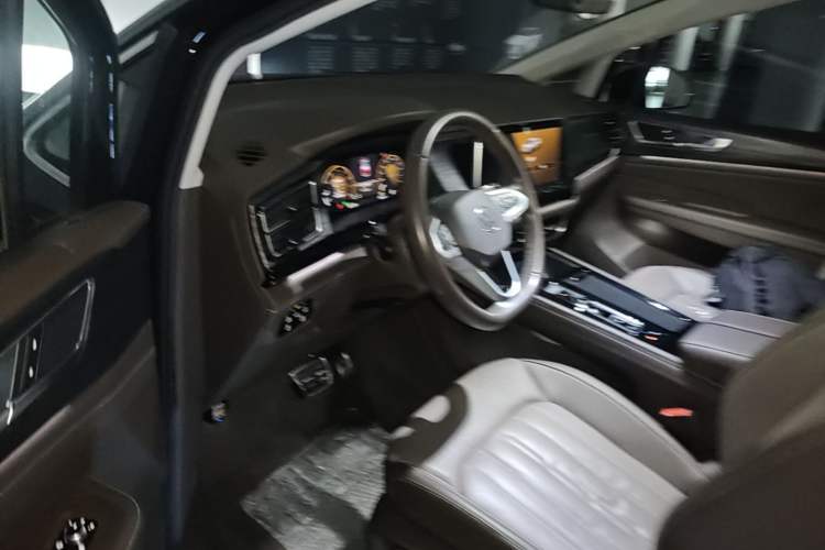Used Volkswagen Viloran 2022 380TSI Luxury Edition Driver Seat