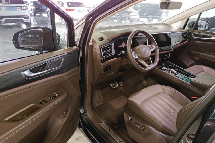 Used Volkswagen Viloran 2022 380TSI Luxury Edition Driver Seat