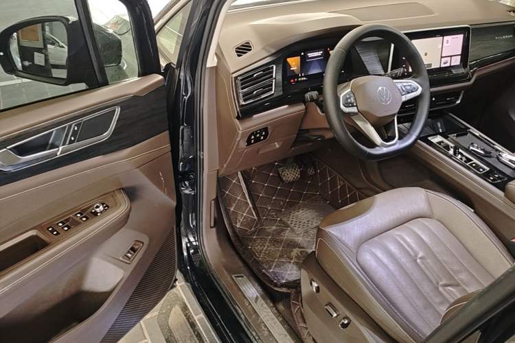 Used Volkswagen Viloran 2022 330TSI Luxury Edition Driver Seat