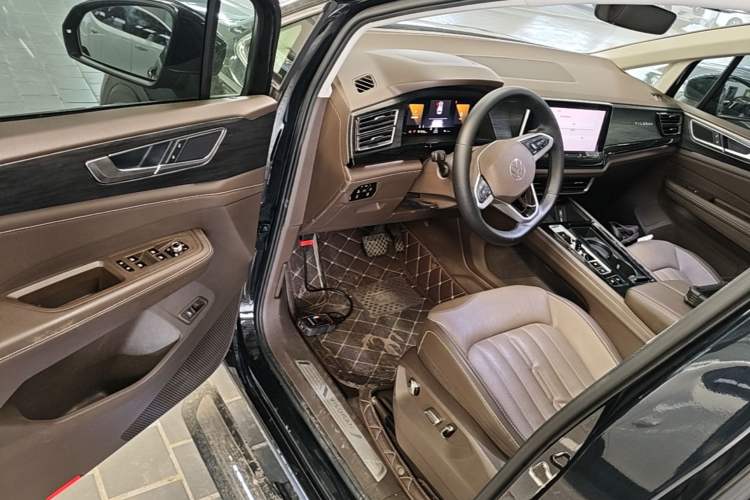Used Volkswagen Viloran 2022 330TSI Luxury Edition Driver Seat
