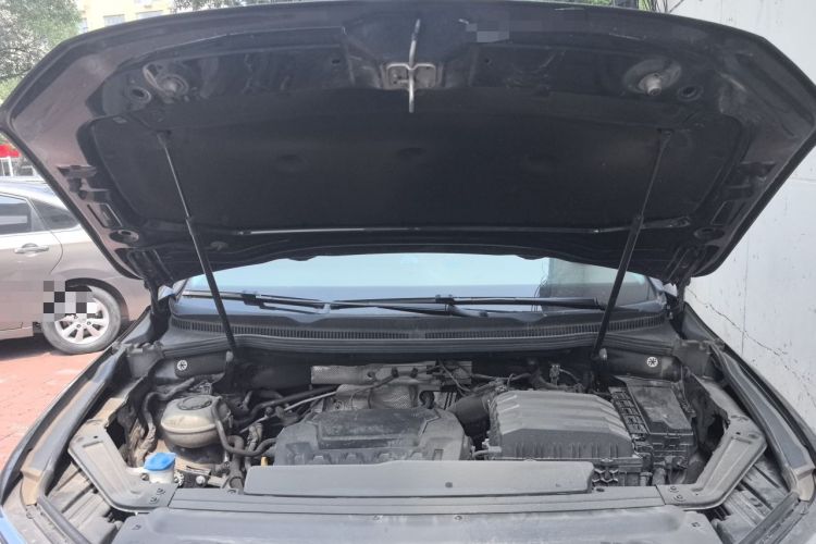 Used Volkswagen Viloran 2022 330TSI Luxury Edition Engine Bay