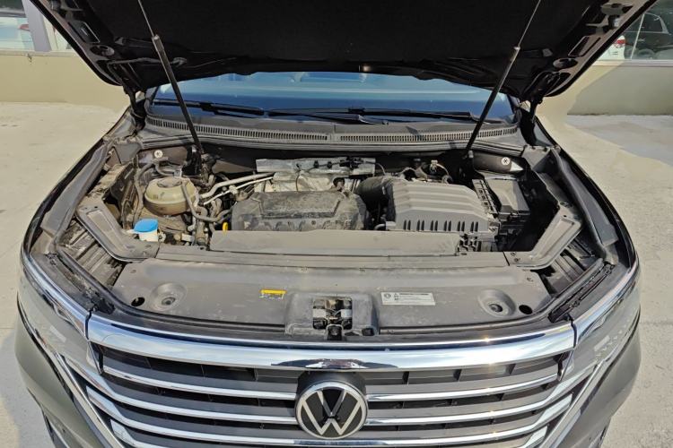 Used Volkswagen Viloran 2022 380TSI Luxury Edition Engine Bay