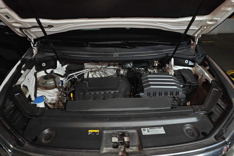 Used Volkswagen Viloran 2022 330TSI Luxury Edition Engine Bay