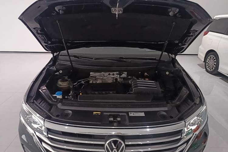 Used Volkswagen Viloran 2022 380TSI Luxury Edition Engine Bay