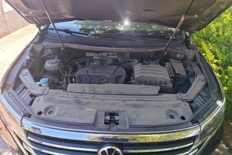 Used Volkswagen Viloran 2022 330TSI Luxury Edition Engine Bay