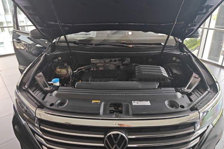 Used Volkswagen Viloran 2022 380TSI Luxury Edition Engine Bay