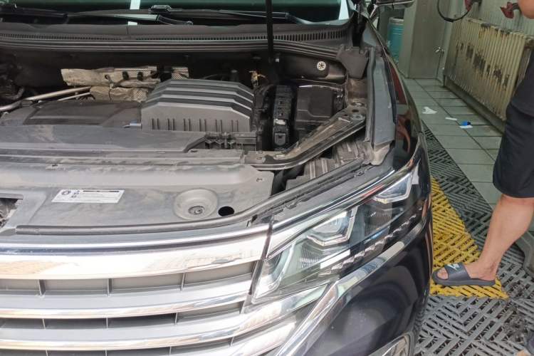 Used Volkswagen Viloran 2022 380TSI Luxury Edition Engine Bay Left