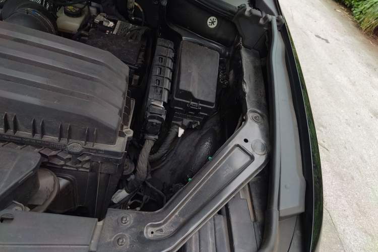 Used Volkswagen Viloran 2022 380TSI Luxury Edition Engine Bay Left