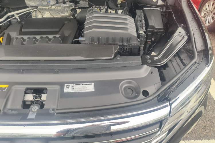 Used Volkswagen Viloran 2022 380TSI Luxury Edition Engine Bay Left