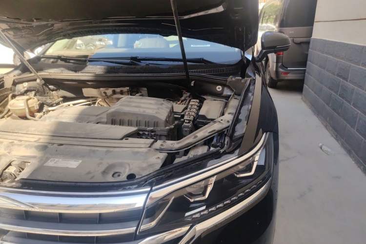 Used Volkswagen Viloran 2022 330TSI Business Edition Engine Bay Left
