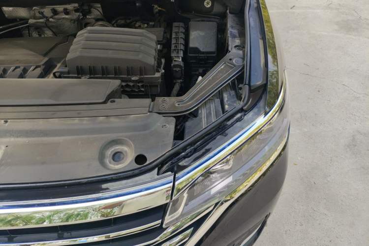 Used Volkswagen Viloran 2022 380TSI Luxury Edition Engine Bay Left