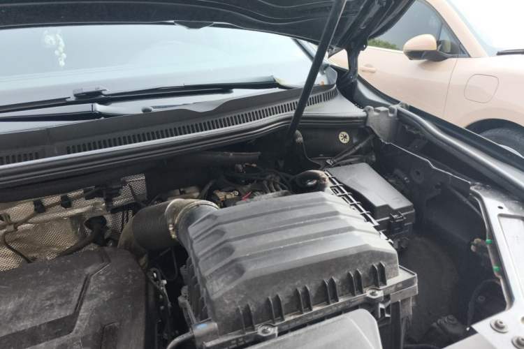 Used Volkswagen Viloran 2022 380TSI Luxury Edition Engine Bay Left
