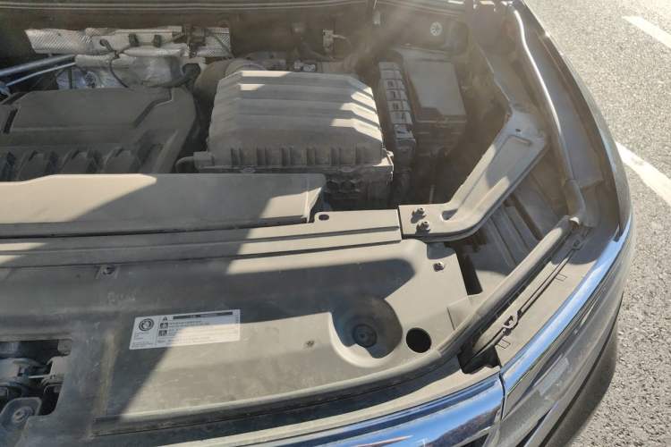 Used Volkswagen Viloran 2022 380TSI Luxury Edition Engine Bay Left