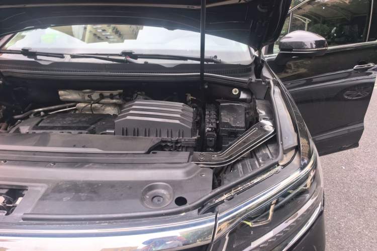 Used Volkswagen Viloran 2022 330TSI Business Edition Engine Bay Left