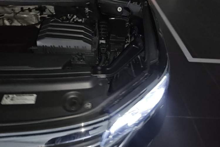 Used Volkswagen Viloran 2022 380TSI Luxury Edition Engine Bay Left