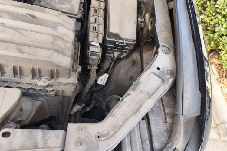 Used Volkswagen Viloran 2022 380TSI Luxury Edition Engine Bay Left