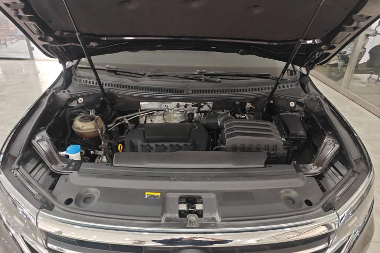 Used Volkswagen Viloran 2022 380TSI Luxury Edition Engine Bay