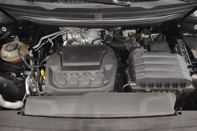 Used Volkswagen Viloran 2022 330TSI Luxury Edition Engine Bay