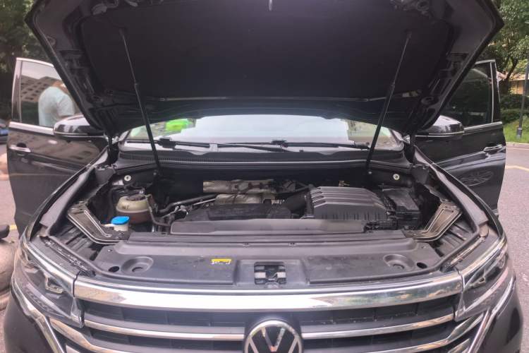 Used Volkswagen Viloran 2022 330TSI Business Edition Engine Bay