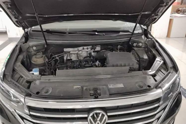 Used Volkswagen Viloran 2022 380TSI Luxury Edition Engine Bay